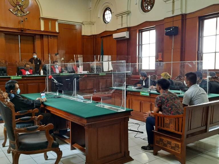 Polisi Pengeroyok Jurnalis Dihukum Ringan